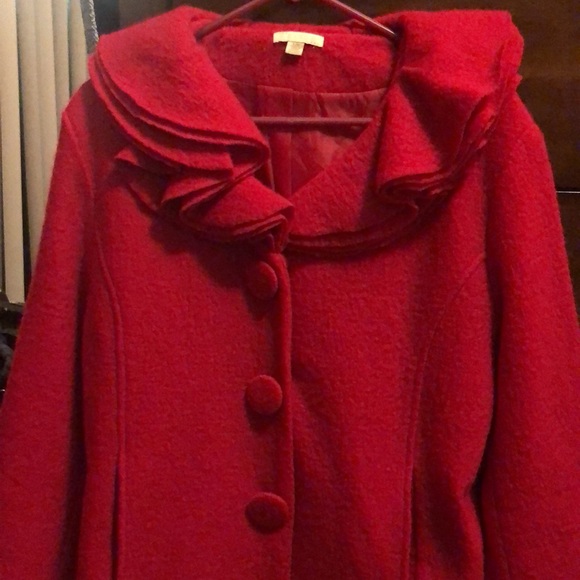 Vintage bright red Large jacket with four ruffles around the neck. - Picture 2 of 8